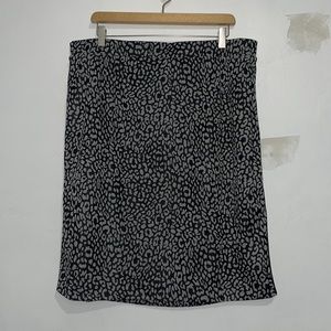 NWT Size XXL Women’s Grey and Black Cheetah Skirt